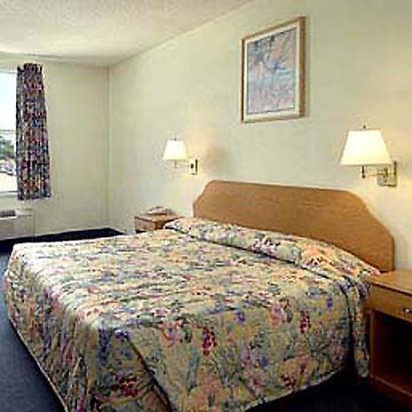 Travel Inn Winter Haven Room photo